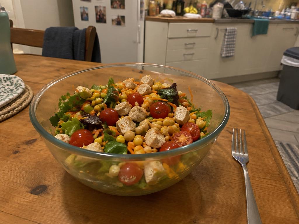 Ensalada casera preparada por una lectora